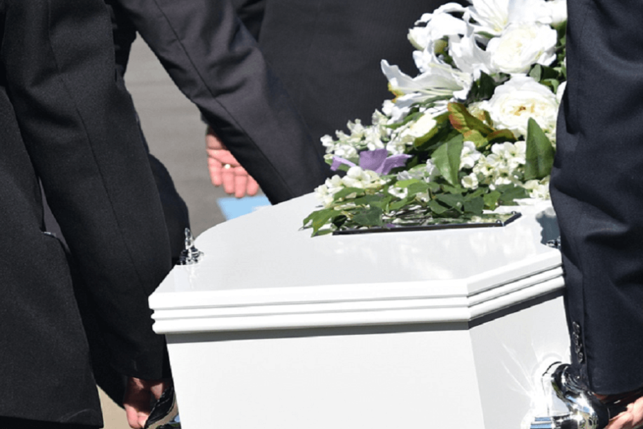 8 Funeral Etiquette Rules Every Guest Should Follow