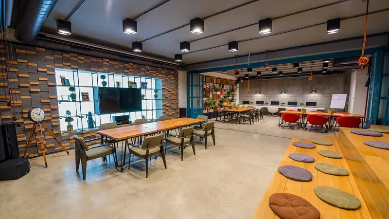 Breaking the Mould: Embracing Unconventional Office Designs for Success